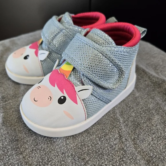 Iliki Unicorn Squeaky Toddler Shoes - Main Image
